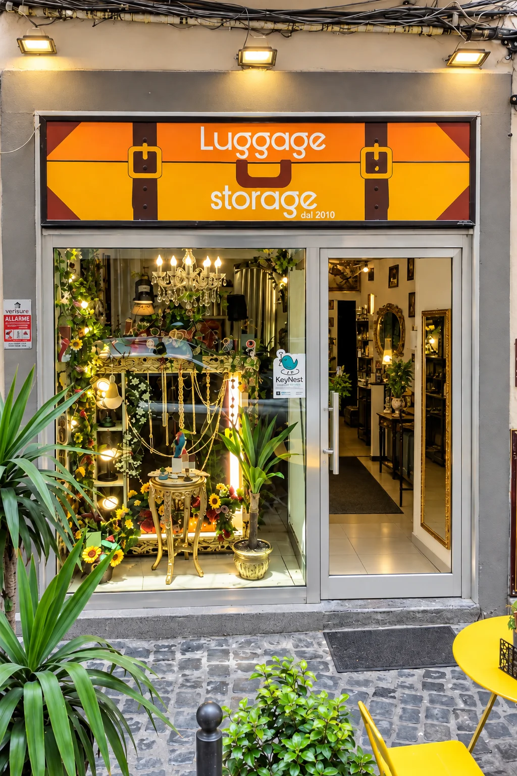 Via dei Tribunali 193 branch in Naples